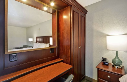Madison Heights Hotel | Hampton Inn Detroit/Madison Heights/South Troy