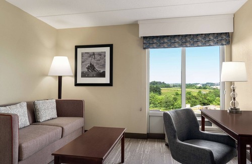 Potomac Falls Hotel | Hampton Inn Dulles - Cascades