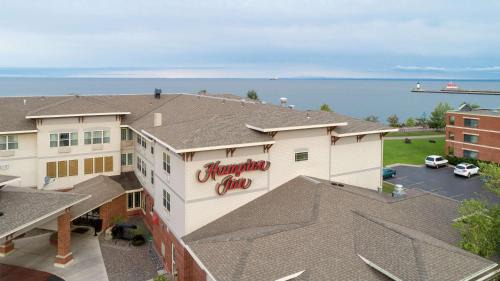 Canal Park Hotel | Hampton Inn Duluth-Canal Park