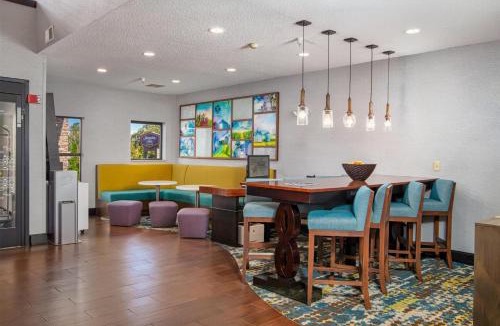 Elkhart Hotel | Hampton Inn Elkhart