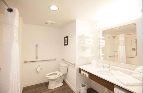 Emerson Hotel | Hampton Inn Emerson LakePoint