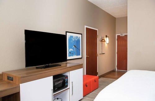 Erie Hotel | Hampton Inn Erie-South