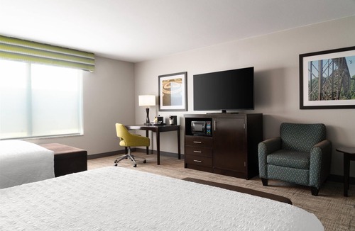 Kingmont Hotel | Hampton Inn Fairmont