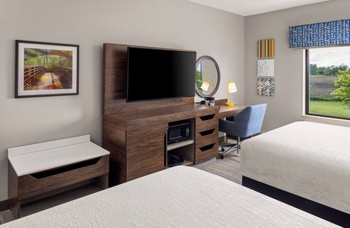 Fairmont Hotel | Hampton Inn Fairmont