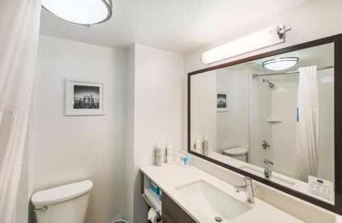 North Westport Hotel | Hampton Inn Fall River/Westport