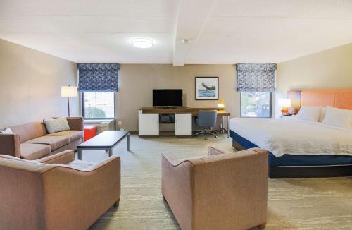 North Westport Hotel | Hampton Inn Fall River/Westport