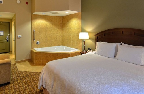 Geneseo Hotel | Hampton Inn Geneseo