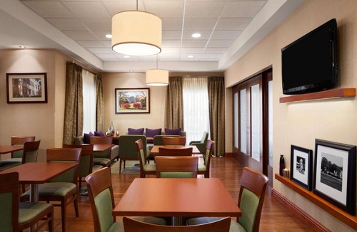 Geneva Hotel | Hampton Inn Geneva