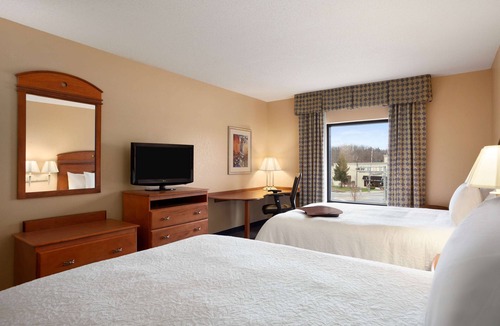 Geneva Hotel | Hampton Inn Geneva