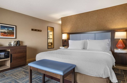 Greenfield Hotel | Hampton Inn Greenfield