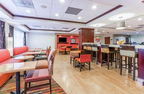 Long Hill Hotel | Hampton Inn Groton/Mystic