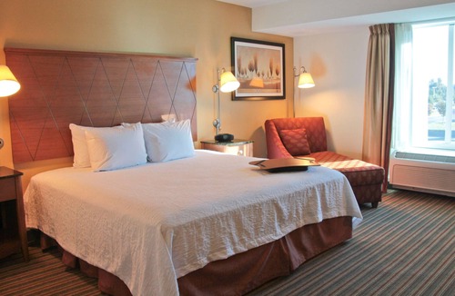 Coliseum Central Hotel | Hampton Inn Hampton-Newport News