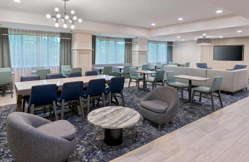 Windsor Hotel | Hampton Inn Hartford Airport