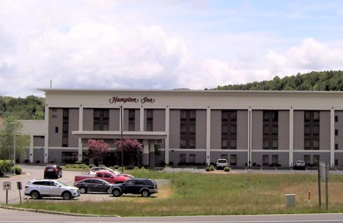 Hillsville Hotel | Hampton Inn - Hillsville