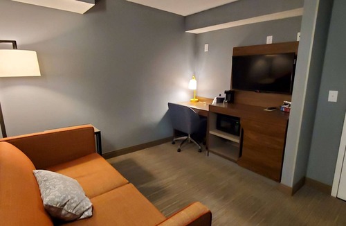 Hillsville Hotel | Hampton Inn Hillsville