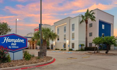 Pearland Hotel | Hampton Inn Houston-Pearland, TX