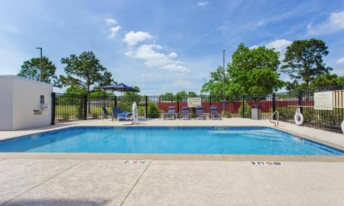Pearland Hotel | Hampton Inn Houston-Pearland, TX