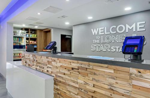 Pearland Hotel | Hampton Inn Houston-Pearland, TX