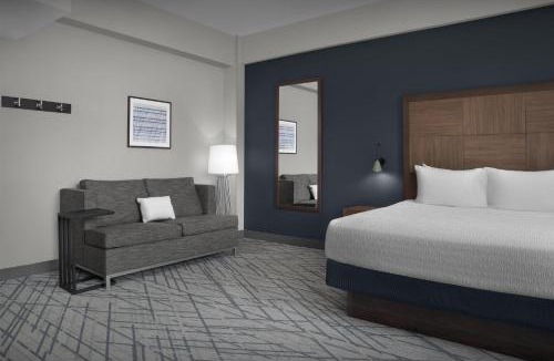 Wholesale District Hotel | Hampton Inn Indianapolis Downtown Across from Circle Centre