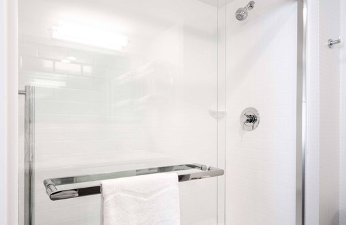 Lincoln Hotel | Hampton Inn Iowa City/Coralville