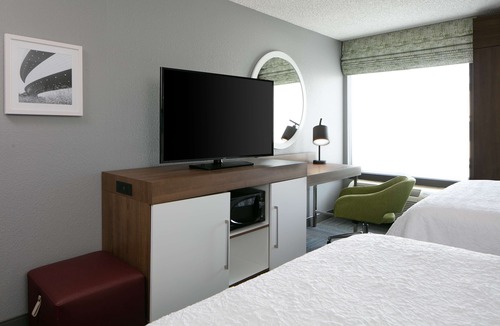 Lincoln Hotel | Hampton Inn Iowa City/Coralville