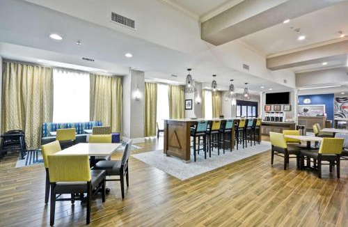 Kyle Hotel | Hampton Inn Kyle