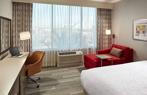 Harbor Hotel | Hampton Inn Long Beach Airport