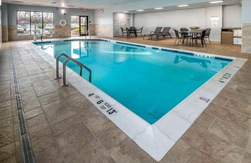 Commack Hotel | Hampton Inn Long Island/Commack