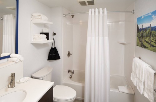 Commack Hotel | Hampton Inn Long Island/Commack