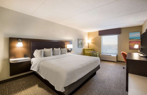 McHenry Hotel | Hampton Inn McHenry