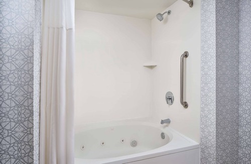 Tropic Hotel | Hampton Inn Melbourne-Viera