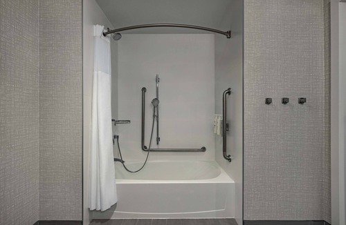Midland Hotel | Hampton Inn Midland, On