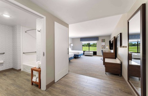 Milford Hotel | Hampton Inn Milford