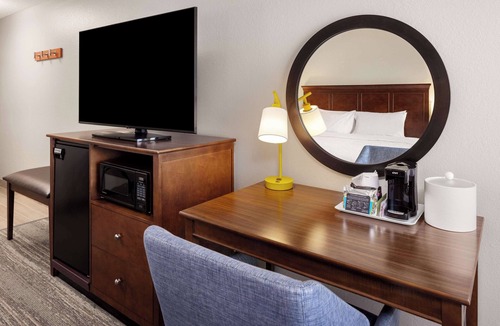 Maple Grove Hotel | Hampton Inn Minneapolis NW Maple Grove