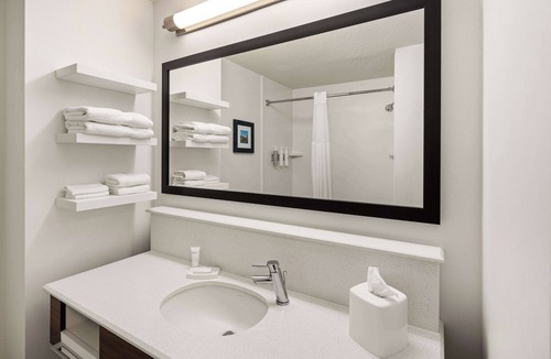 Maple Grove Hotel | Hampton Inn Minneapolis NW Maple Grove