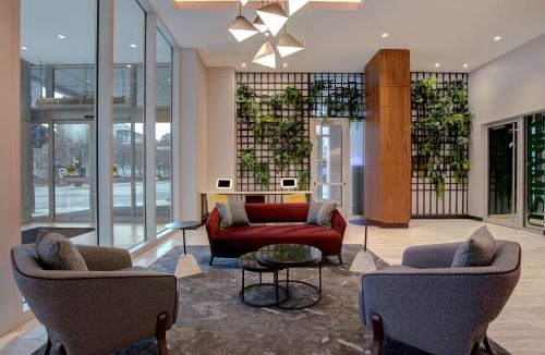 Chinatown Hotel | Hampton Inn Montreal Downtown, Qc