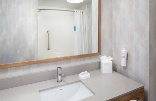 Nashua Hotel | Hampton Inn Nashua