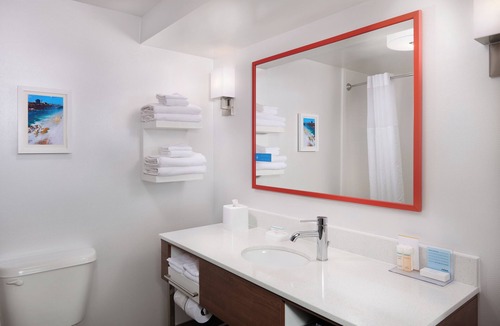 Downtown Niagara Falls Hotel | Hampton Inn Niagara Falls