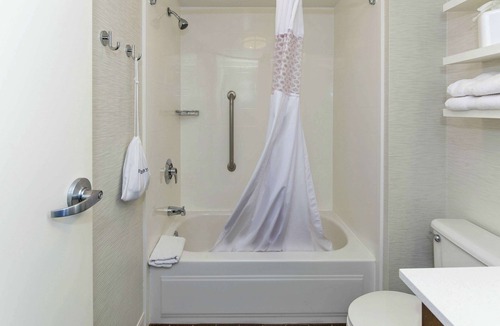 Fleet Hotel | Hampton Inn Norfolk-Naval Base