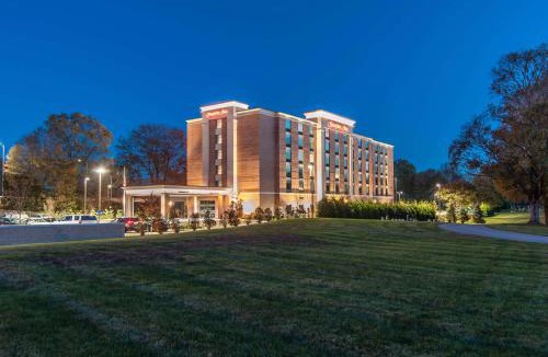 Westside Norwich Hotel | Hampton Inn Norwich