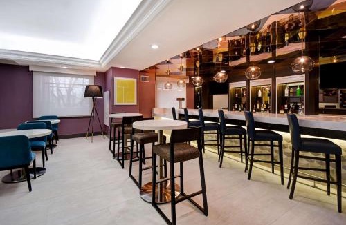 Queens Hotel | Hampton Inn NY-JFK