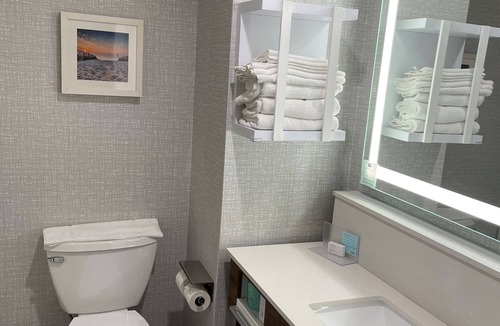 Wickatunk Hotel | Hampton Inn Old Bridge