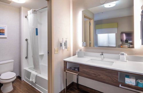 West Omaha Hotel | Hampton Inn Omaha West-Lakeside
