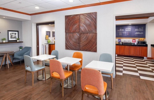 West Omaha Hotel | Hampton Inn Omaha West-Lakeside