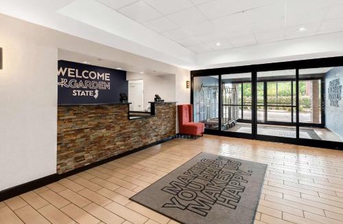 Deepwater Hotel | Hampton Inn Pennsville