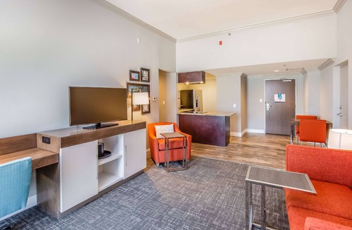 Plaza Primera Hotel | Hampton Inn Pensacola Beach