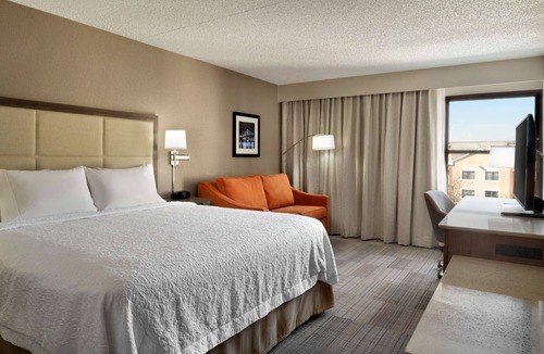 Mount Laurel Hotel | Hampton Inn Philadelphia Mt. Laurel