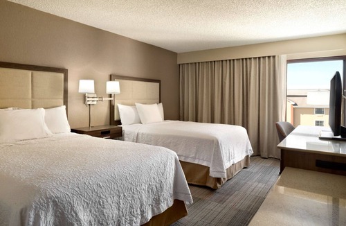 Mount Laurel Hotel | Hampton Inn Philadelphia Mt. Laurel