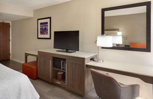 Mount Laurel Hotel | Hampton Inn Philadelphia/Mt. Laurel