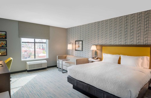 Downtown Riverside Hotel | Hampton Inn Riverside Downtown
